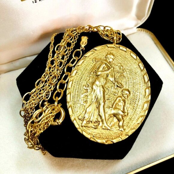 Vintage Rosa Flores Womens Necklace Gold Tone Metal Mother Child Pendant Designe - Picture 3 of 5